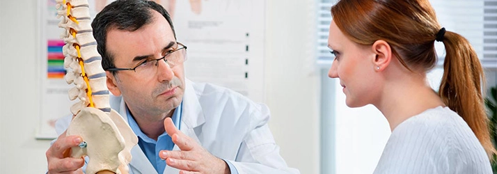 Chiropractic Omaha NE Doctor Explaining Spine Chiropractic Omaha NE Doctor Explaining Spine